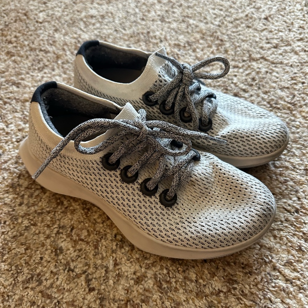 Women’s Allbirds Tree Runner sneaker, light gray- size 7
